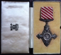 A SINGLE AIR FORCE CROSS (1944) WITH ORIGINAL CASE. VERY SCARCE AS A SINGLE. (Only 2605 awarded for the whole of World War Two. ( There were 20,000 DFC